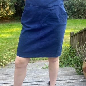 Host Pick 🕵️‍♀️👀J.Crew the pencil skirt 100% cotton Navy Blue Size 8P